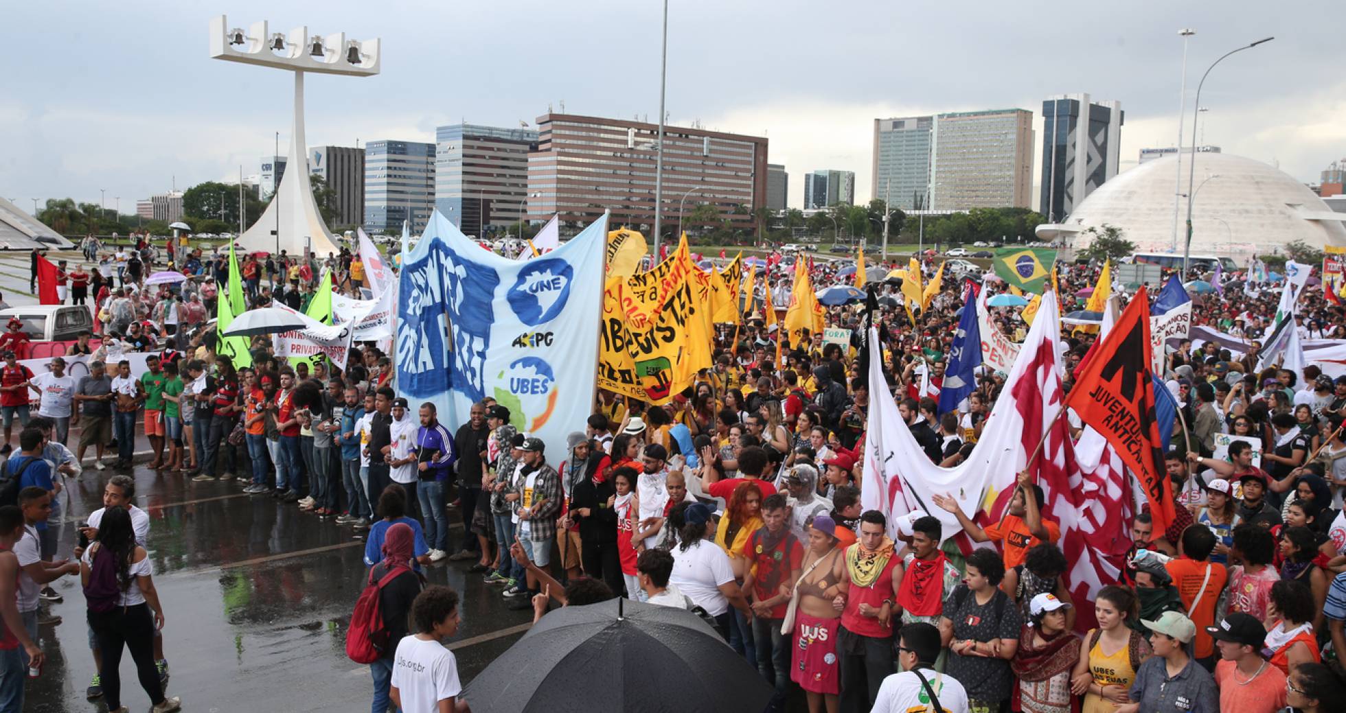 Manifestantes em Brasília contra a PEC 55. (Foto: WILSON DIAS/AGÊNCIA BRASIL)