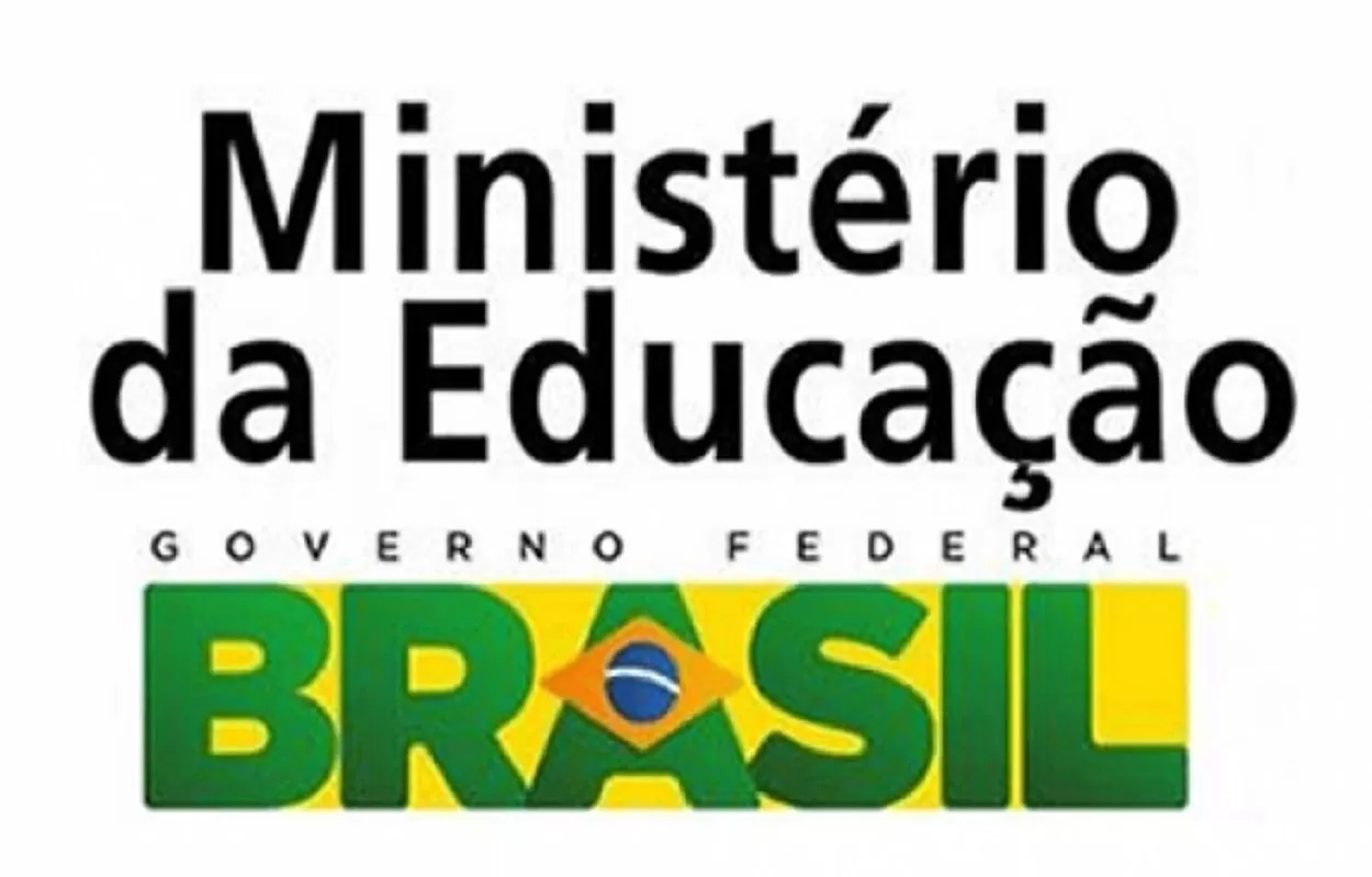 MEC reconhece dezenove graduações à distância com milhares de vagas
