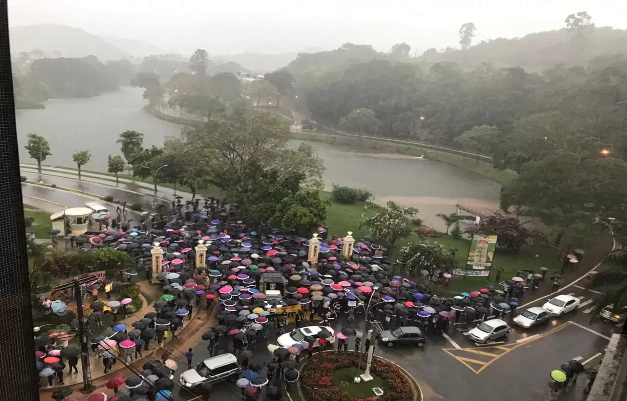 Manifestações em prol da Educação ocorrem em todo o Brasil