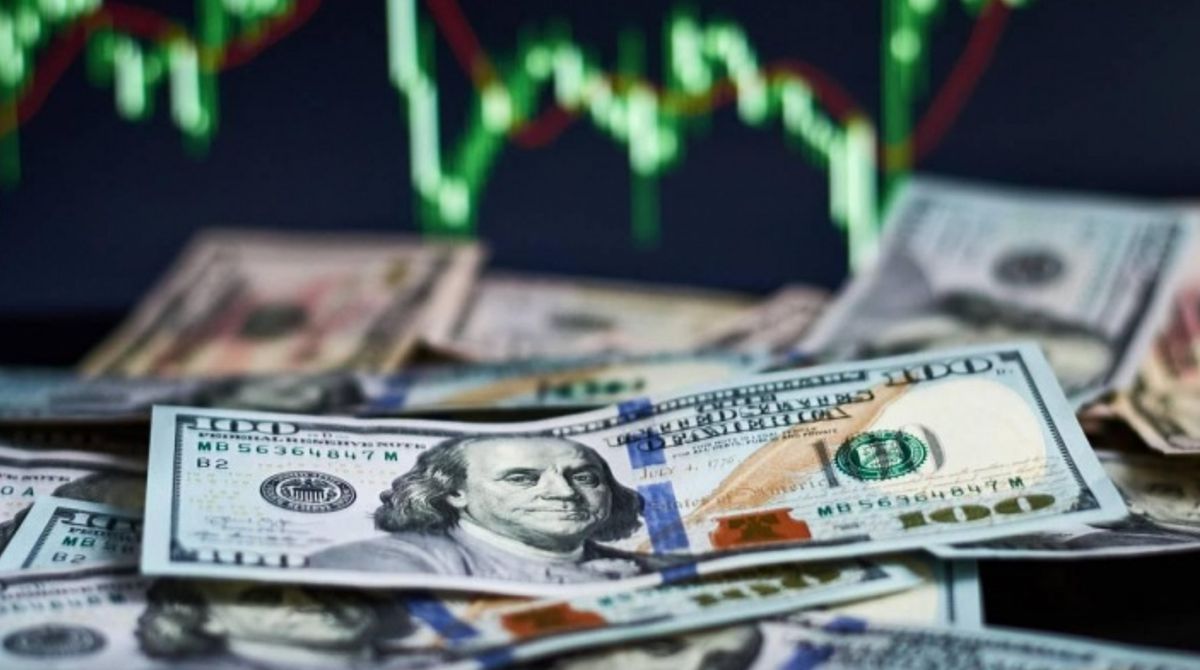 Dólar recua 3,23%, maior queda em 2 anos, e vai a R$ 5,21; Bolsa sobe 2,74%