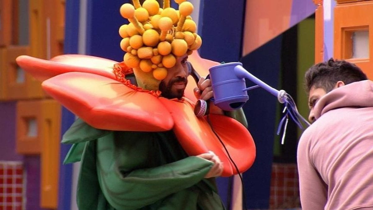 Gilberto atende o Big Fone, indica Karol ao paredão e imuniza Sarah