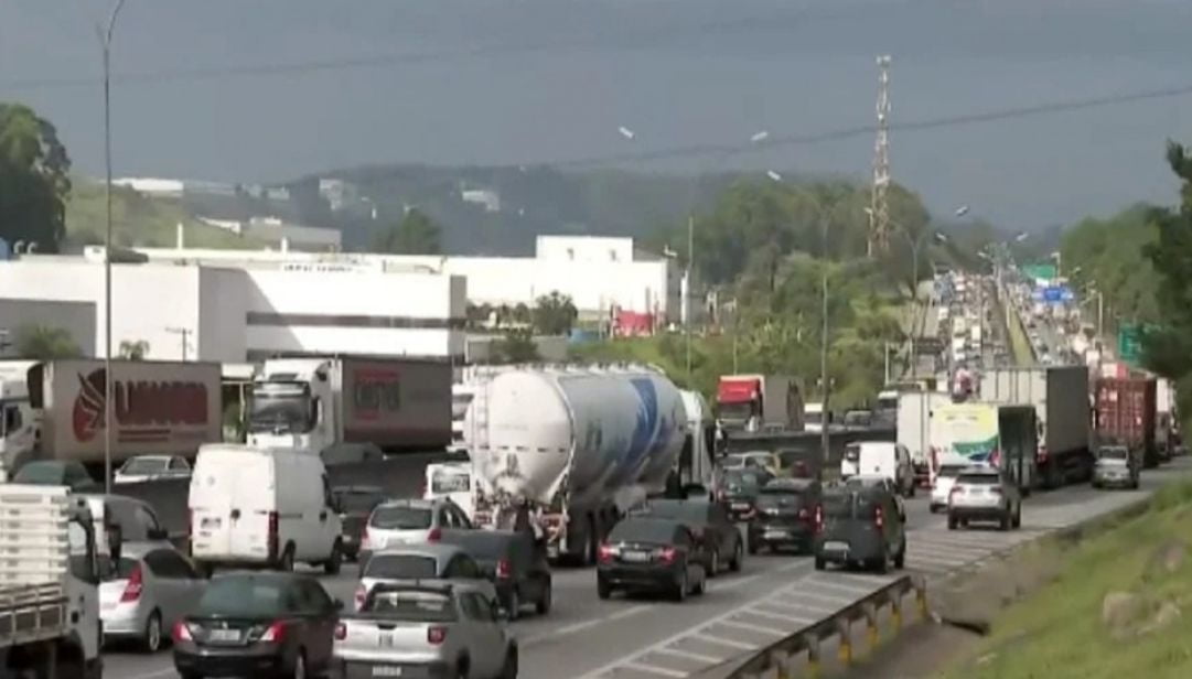 Auxílio Diesel: Governo estuda a criação de voucher de R$ 400 para caminhoneiros