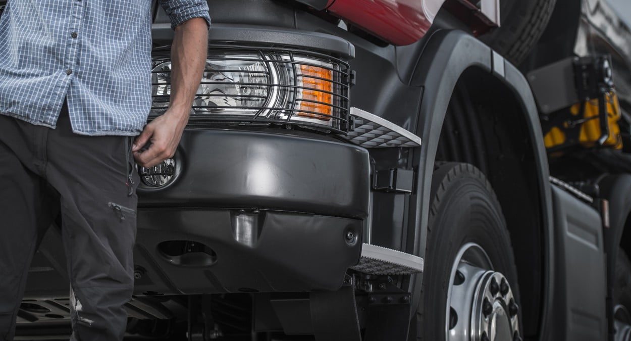 Auxílio para caminhoneiros e taxistas: veja quem tem direito