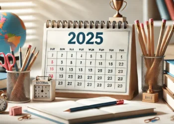 Calendário 2025 aberto com datas mensais em fundo claro