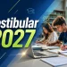 Estudantes estudando e se preparando para o vestibular 2027 em ambiente de aprendizagem
