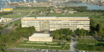 UFRJ abre 1.097 vagas para transferência externa especial 2026.2